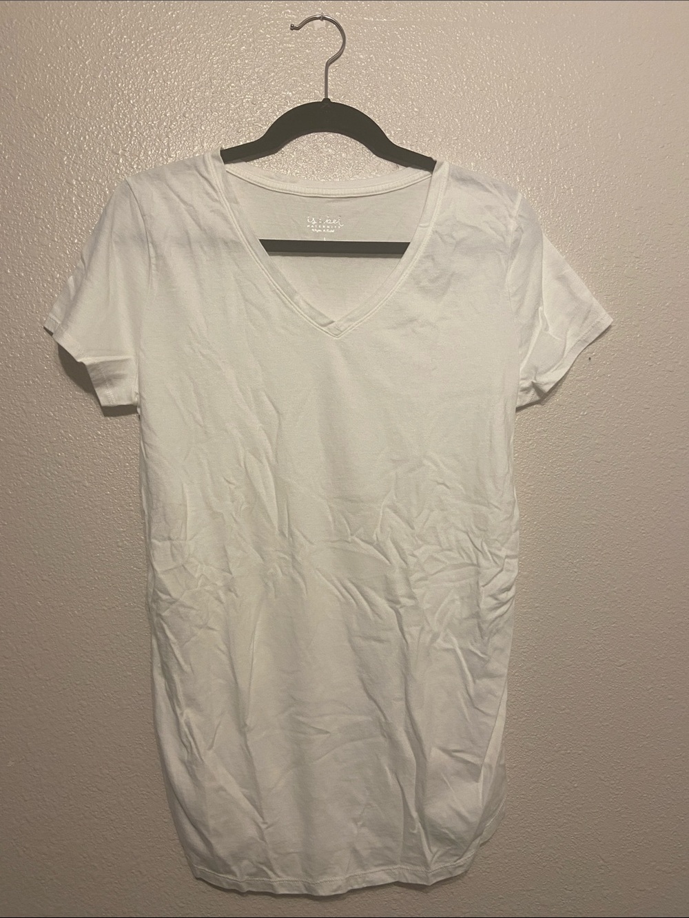 Isabel Maternity by Ingrid & Isabel White V-Neck Maternity Tee, Size Large
